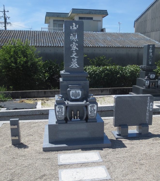岡崎産墓石