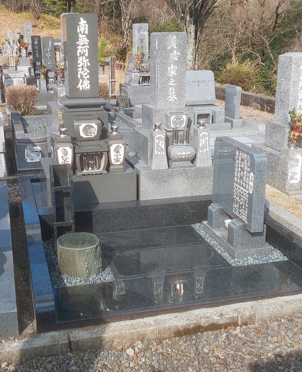 墓地の改修並びに新規墓石設置